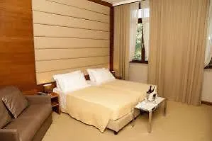 Esh 4* Rom